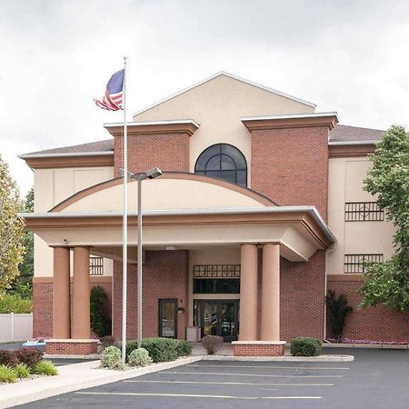Quality Inn & Suites Niles ภายนอก รูปภาพ