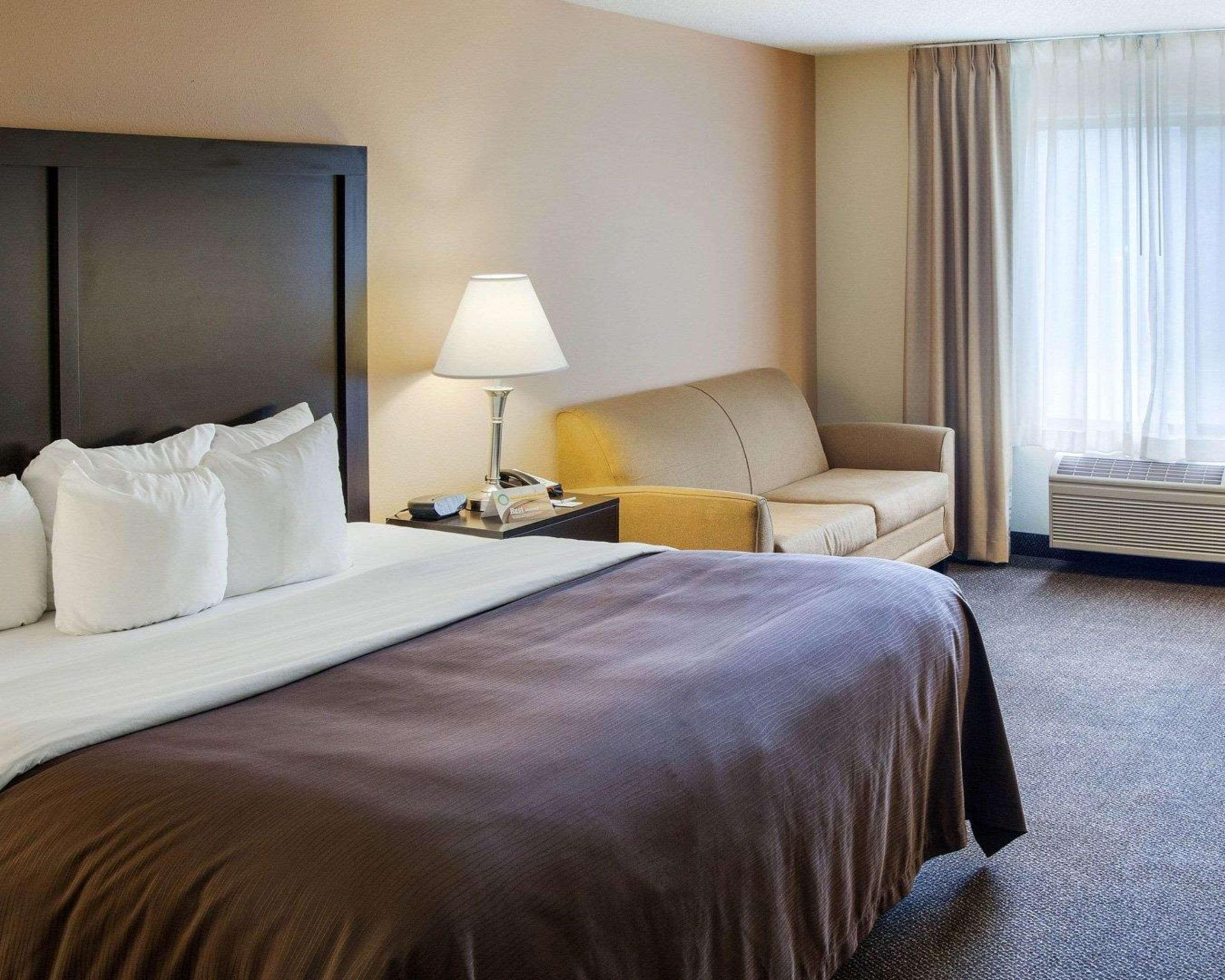 Quality Inn & Suites Niles ภายนอก รูปภาพ