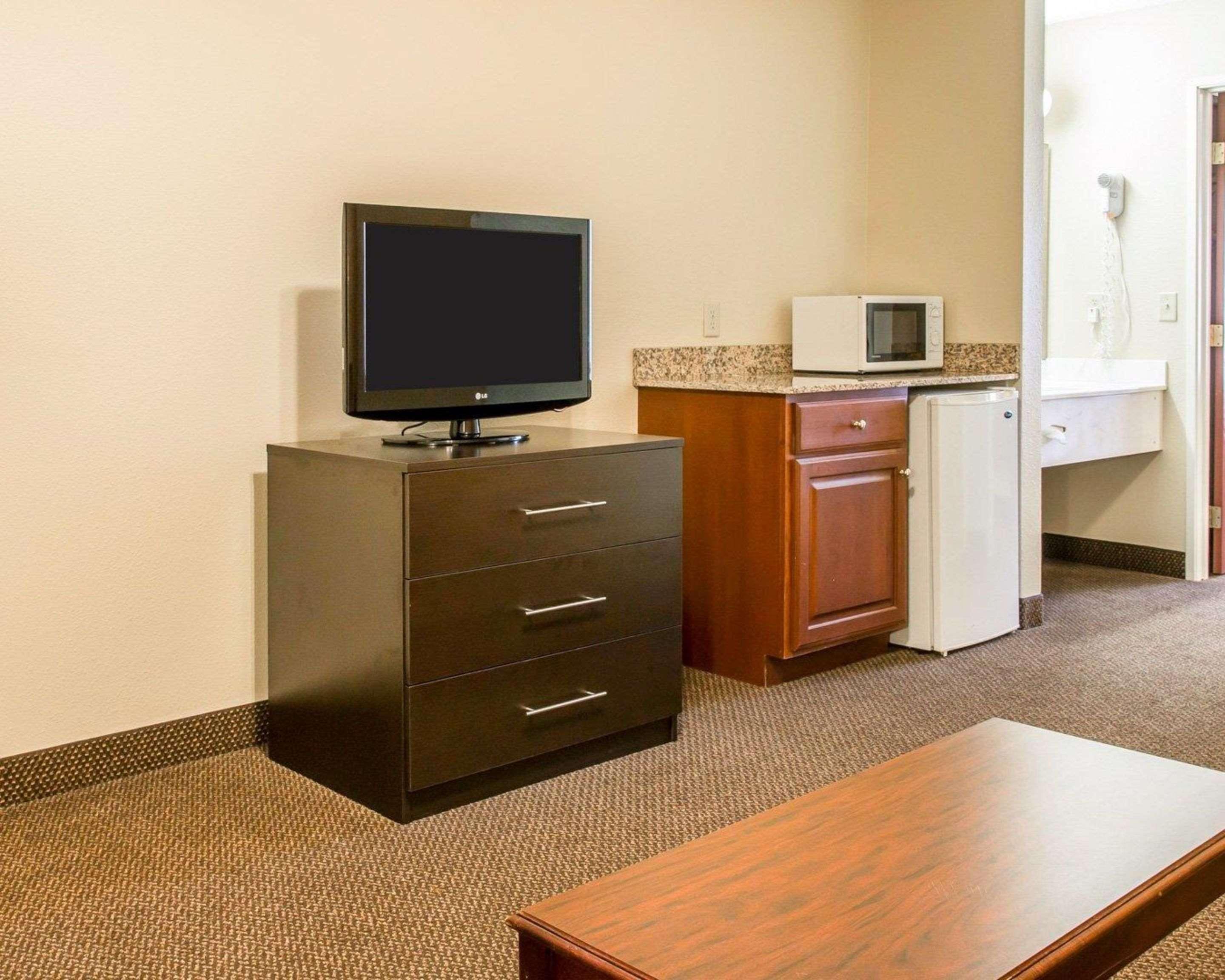 Quality Inn & Suites Niles ภายนอก รูปภาพ