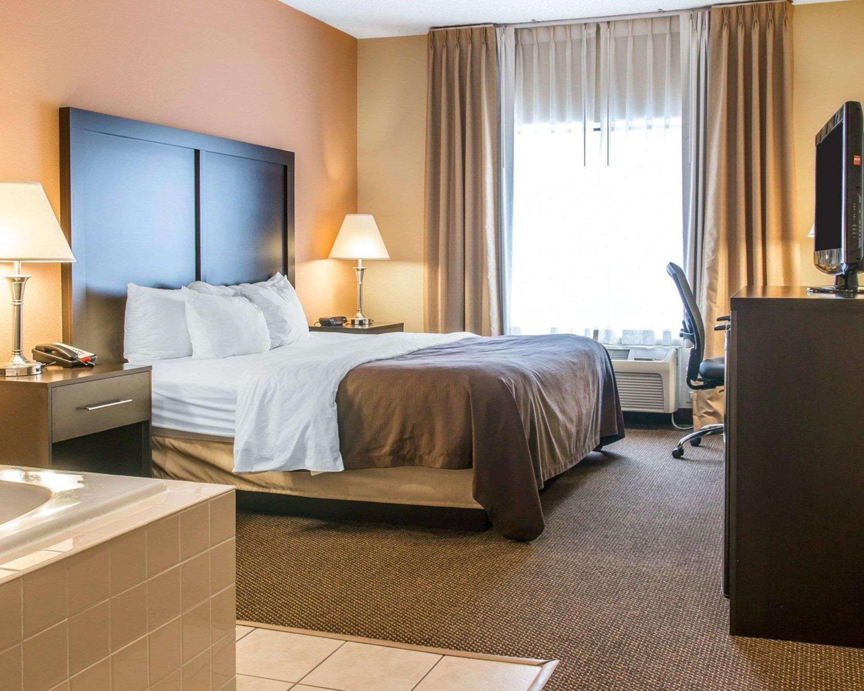 Quality Inn & Suites Niles ภายนอก รูปภาพ