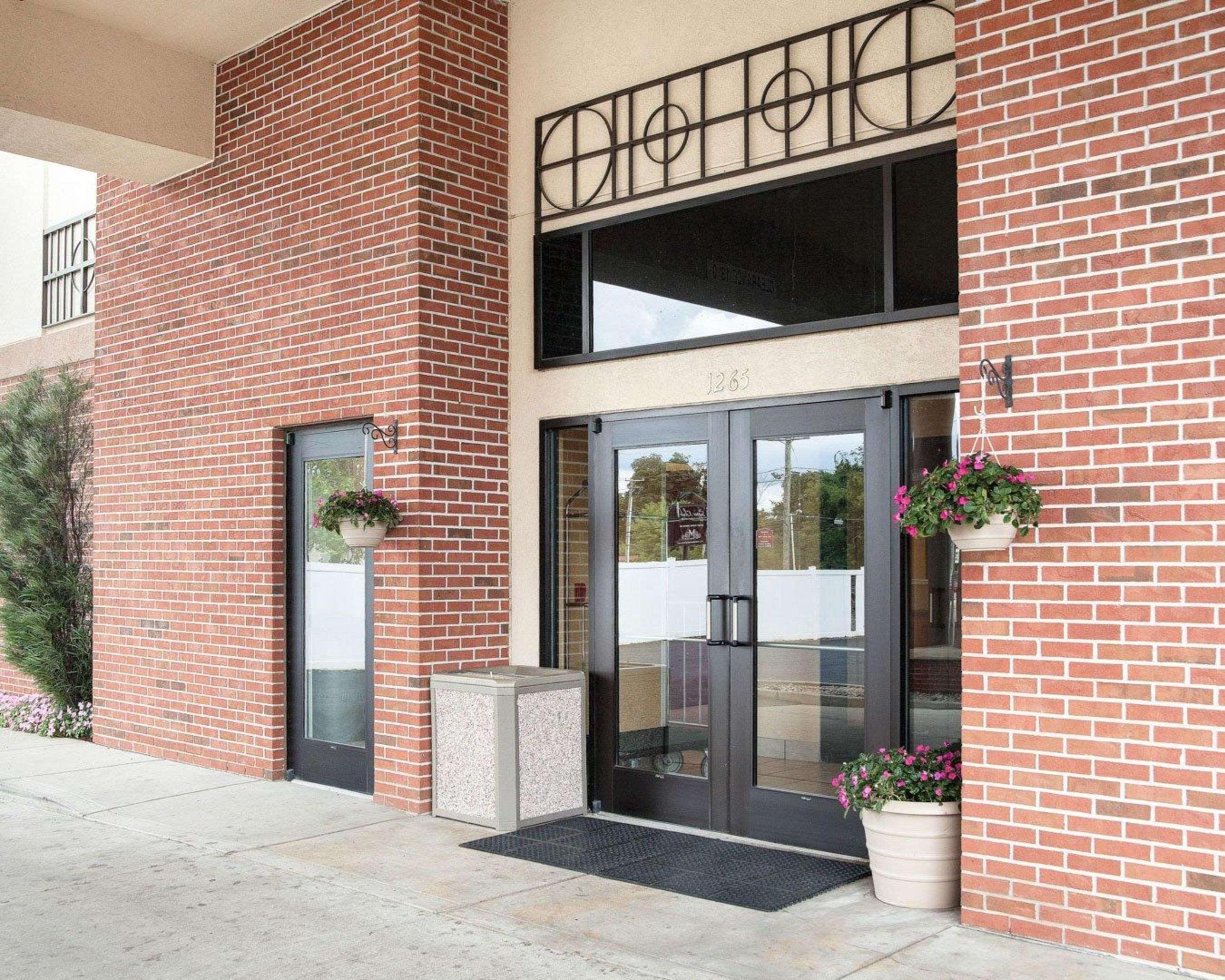 Quality Inn & Suites Niles ภายนอก รูปภาพ