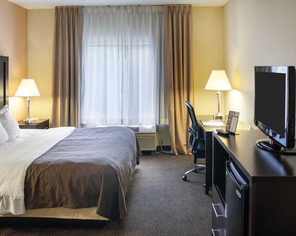 Quality Inn & Suites Niles ภายนอก รูปภาพ