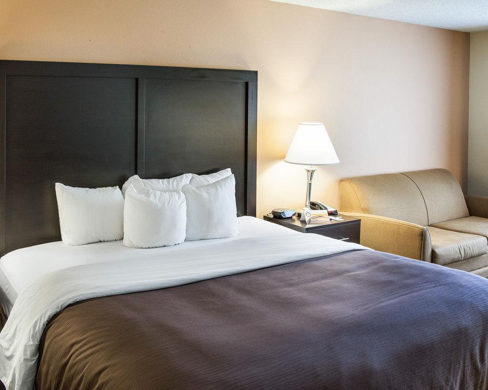 Quality Inn & Suites Niles ภายนอก รูปภาพ