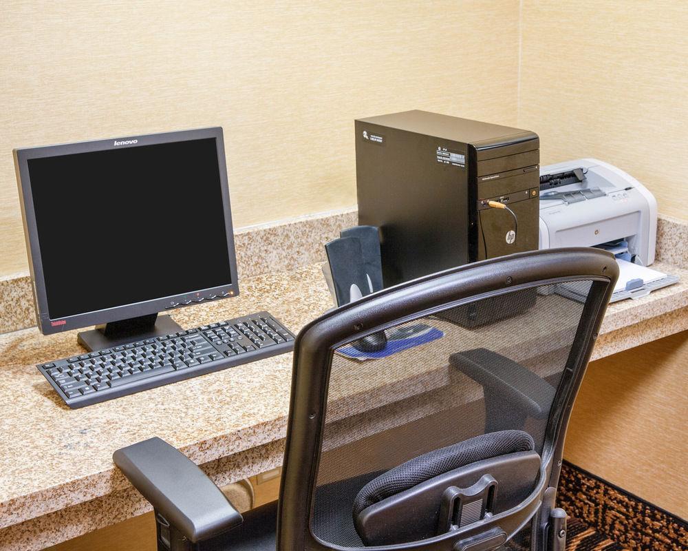 Quality Inn & Suites Niles ภายนอก รูปภาพ