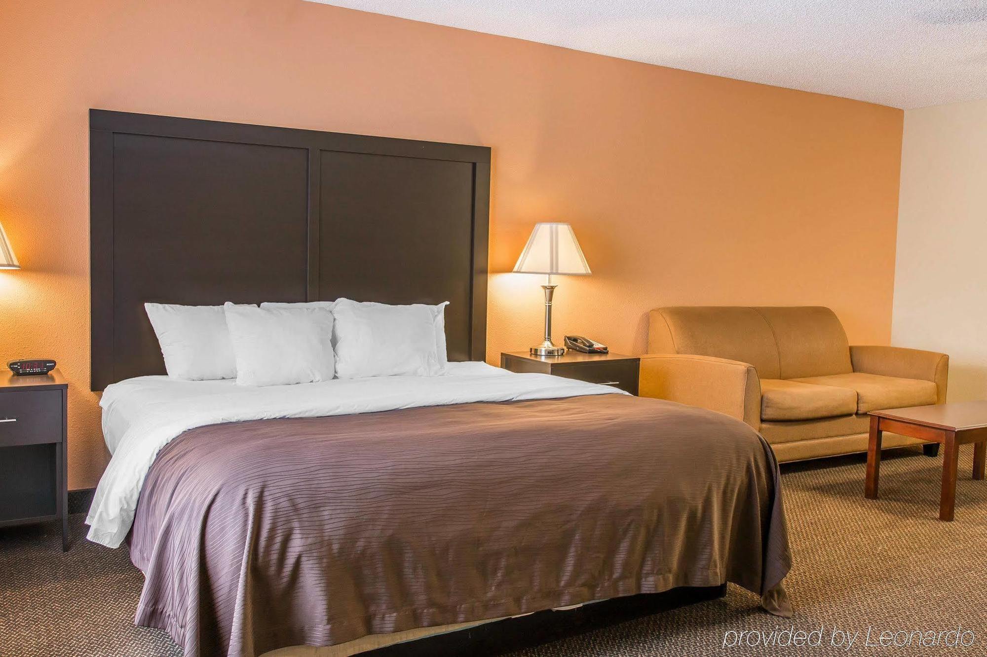 Quality Inn & Suites Niles ภายนอก รูปภาพ